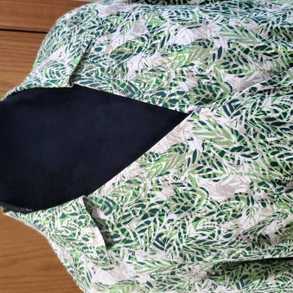 Cabi 3/4 sleeve faux wrap green tan leaf pattern mini dress - Picture 2 of 8